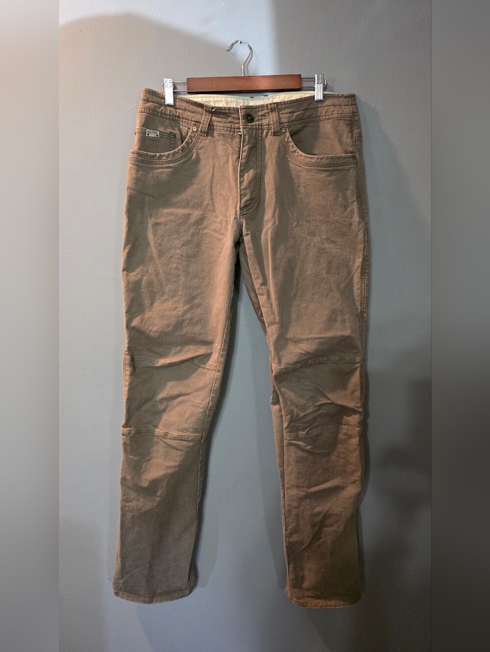 Kuhl Rebel Dark Khaki Klassik Fit Articulated Knees Saddle Stitched Mens 34x36